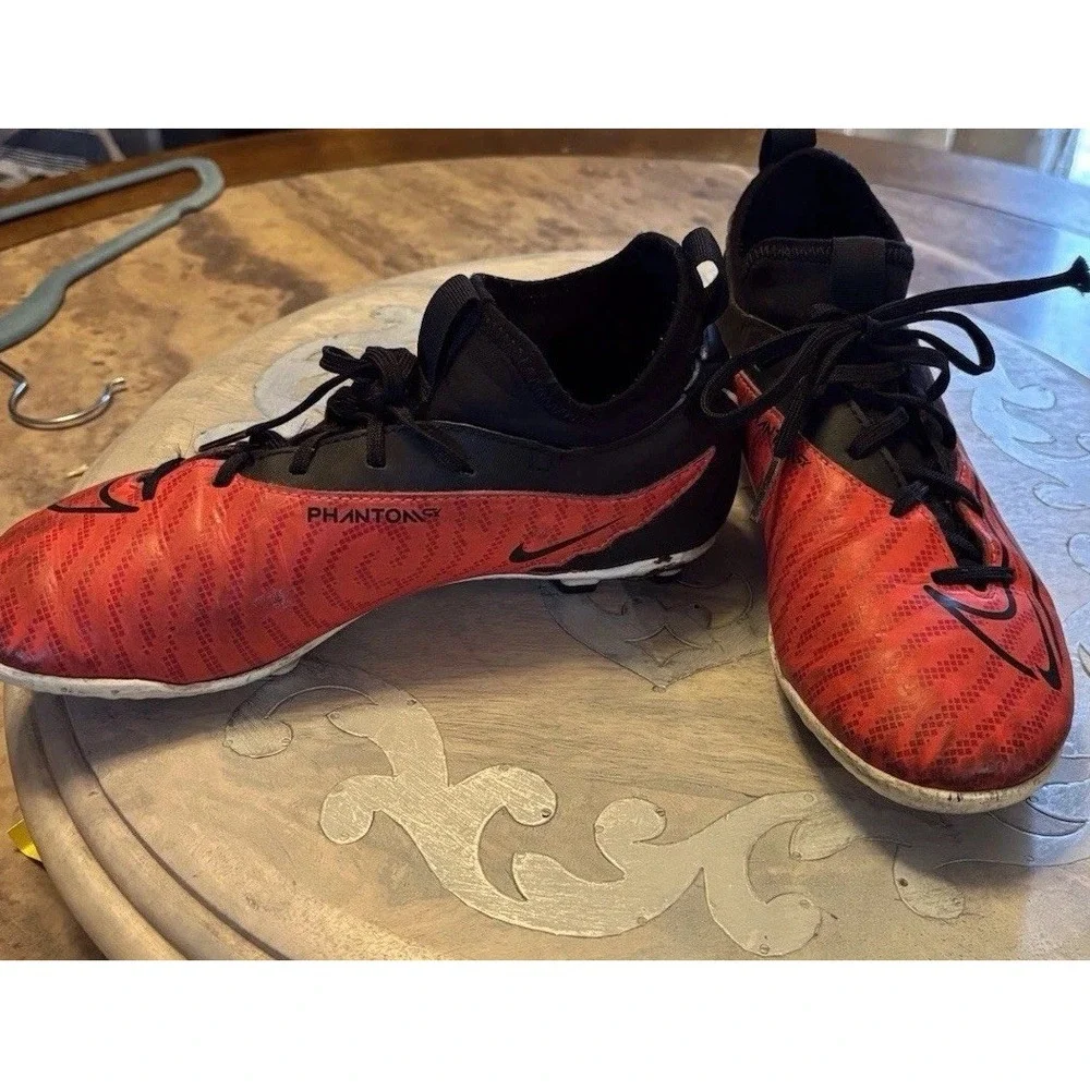 Nike Phantom GX Elite Cleats Size‎ 4 Youth